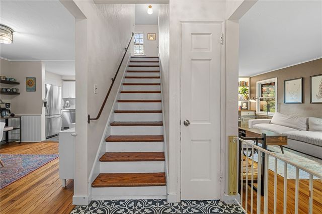 747 Fruithurst Dr, Mt Lebanon, PA 15228