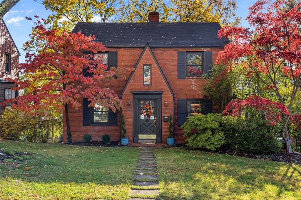 747 Fruithurst Dr, Mt Lebanon, PA 15228