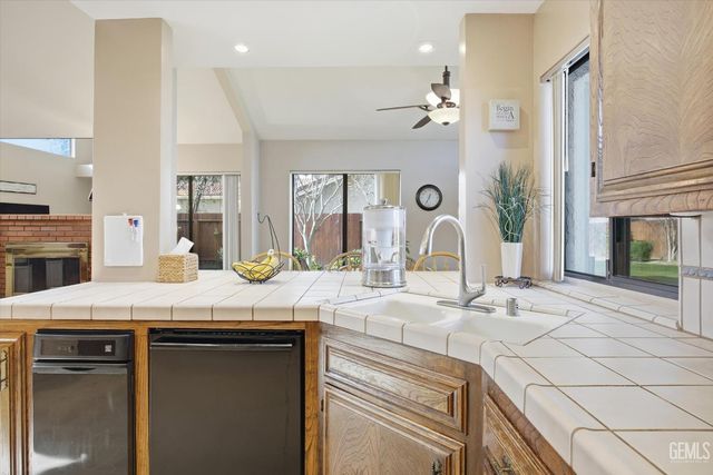 7016 Seapines Drive, Bakersfield, CA 93309