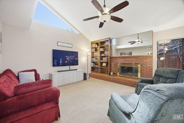 7016 Seapines Drive, Bakersfield, CA 93309