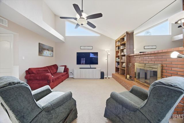 7016 Seapines Drive, Bakersfield, CA 93309