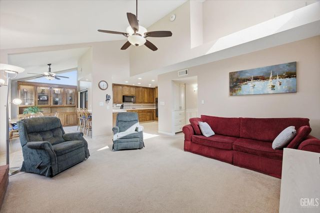 7016 Seapines Drive, Bakersfield, CA 93309