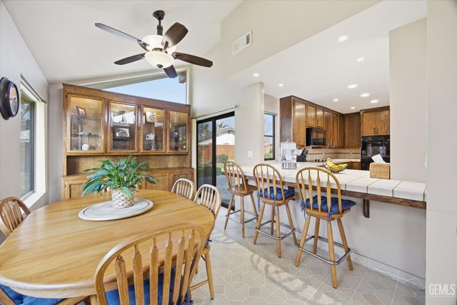 7016 Seapines Drive, Bakersfield, CA 93309