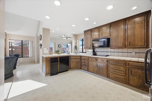 7016 Seapines Drive, Bakersfield, CA 93309