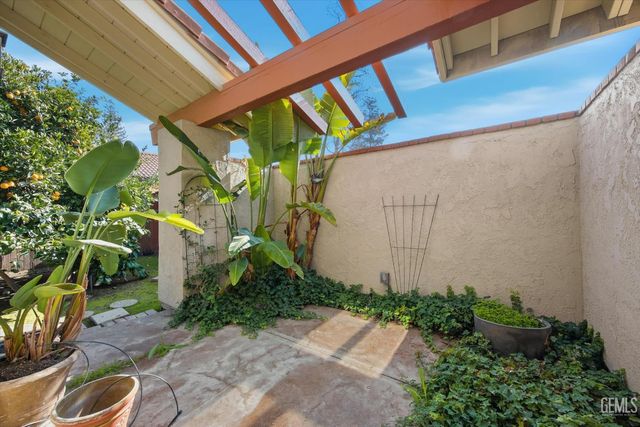 7016 Seapines Drive, Bakersfield, CA 93309