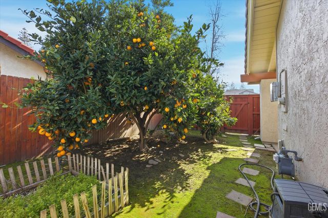 7016 Seapines Drive, Bakersfield, CA 93309