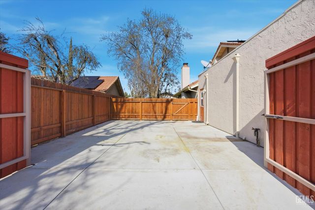 7016 Seapines Drive, Bakersfield, CA 93309