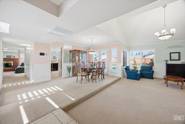 7016 Seapines Drive, Bakersfield, CA 93309