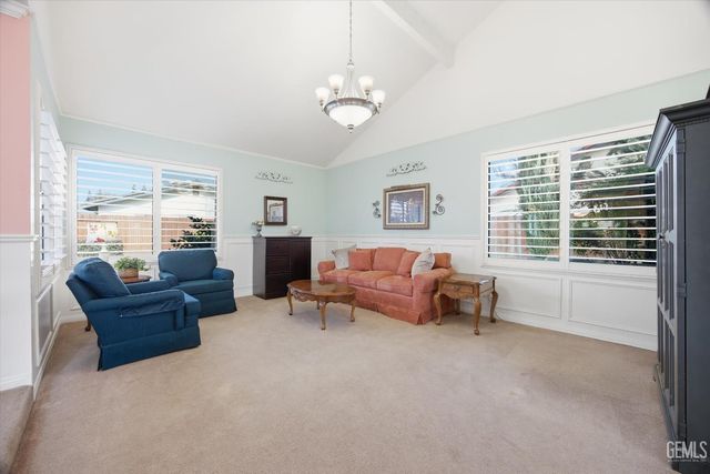 7016 Seapines Drive, Bakersfield, CA 93309