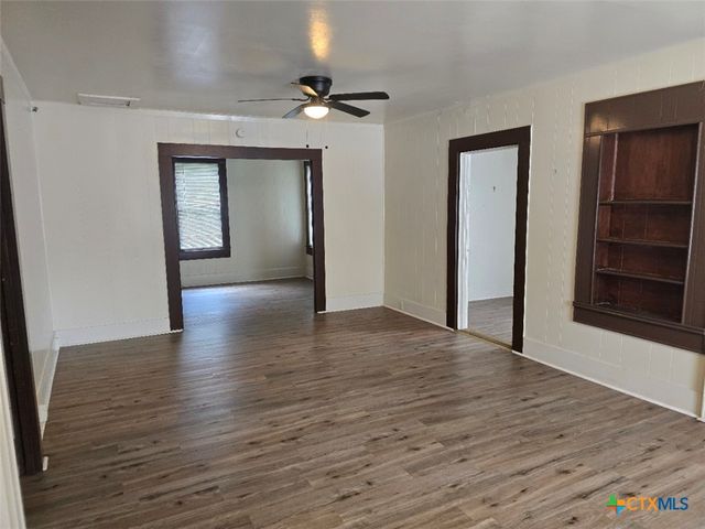 1219 Saint Michael Street, Gonzales, TX 78629