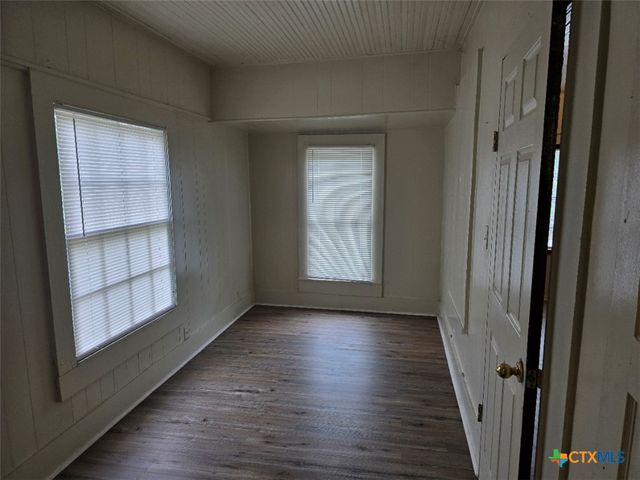 1219 Saint Michael Street, Gonzales, TX 78629