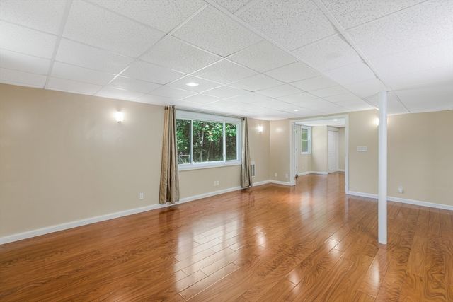 14 Raymond Rd, Chelmsford, MA 01824