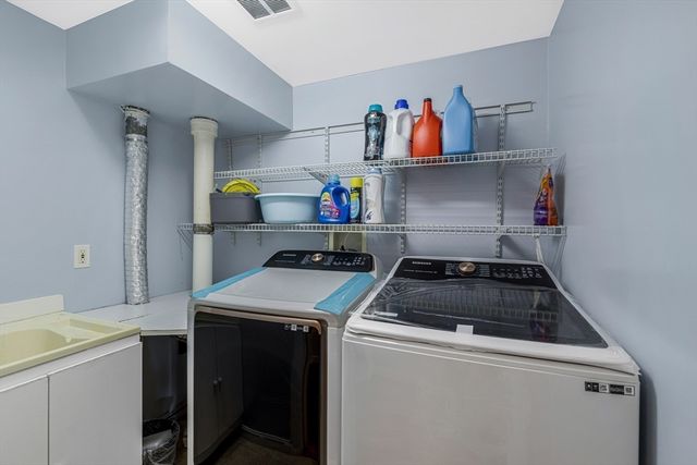 14 Raymond Rd, Chelmsford, MA 01824