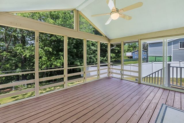 14 Raymond Rd, Chelmsford, MA 01824
