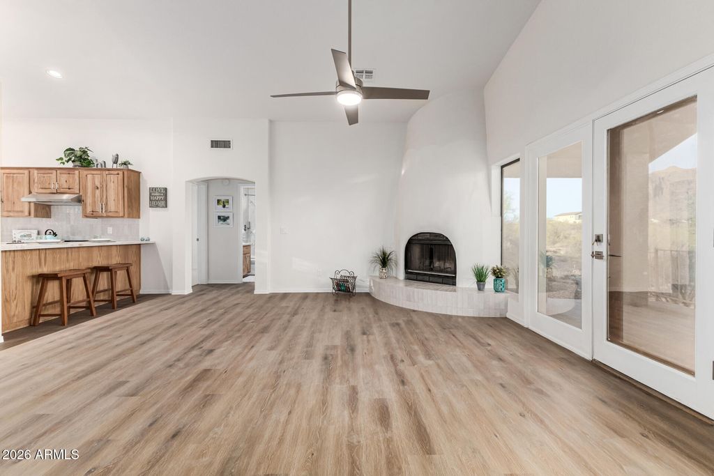Image 11 of property listing at 368 N MOUNTAIN VIEW Road, Apache Junction, AZ 85119