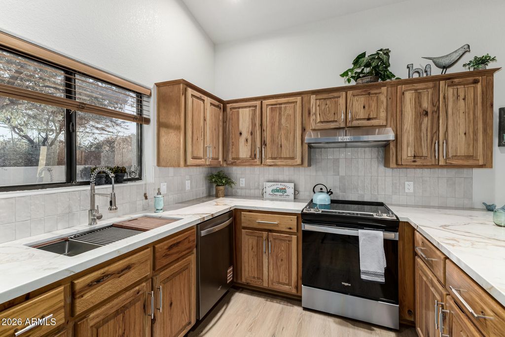 Image 15 of property listing at 368 N MOUNTAIN VIEW Road, Apache Junction, AZ 85119