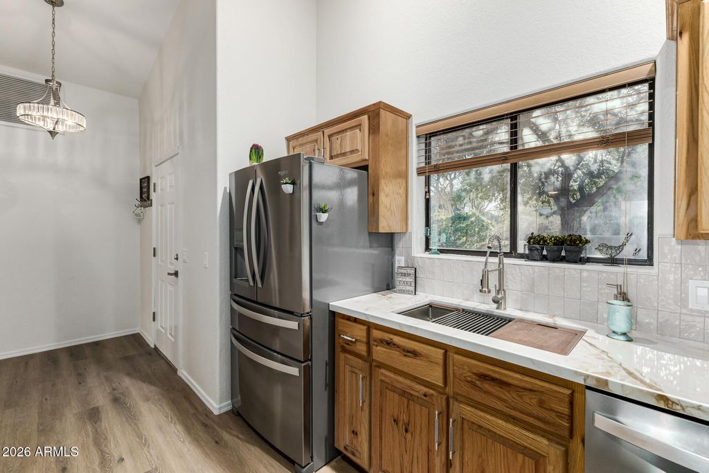 Image 16 of property listing at 368 N MOUNTAIN VIEW Road, Apache Junction, AZ 85119