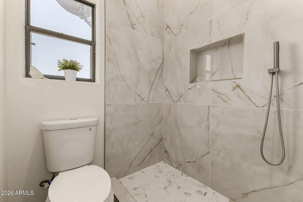 Image 22 of property listing at 368 N MOUNTAIN VIEW Road, Apache Junction, AZ 85119
