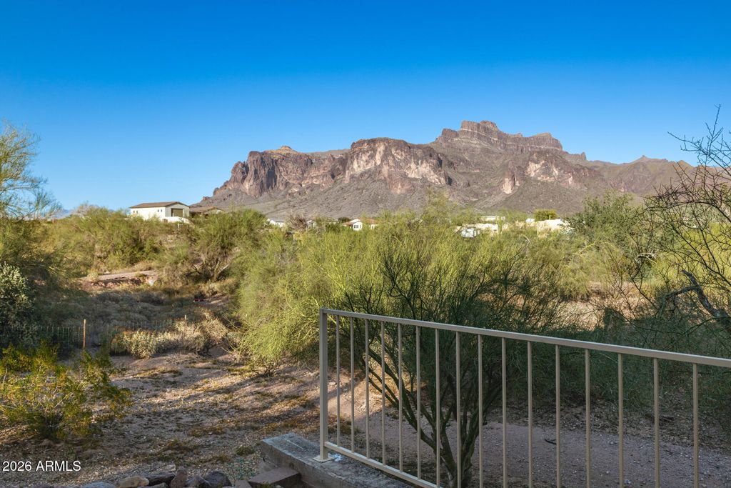Image 3 of property listing at 368 N MOUNTAIN VIEW Road, Apache Junction, AZ 85119