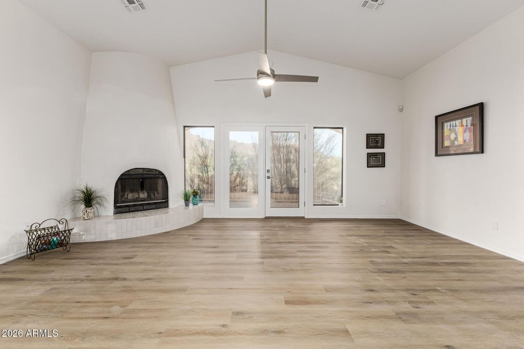 Image 9 of property listing at 368 N MOUNTAIN VIEW Road, Apache Junction, AZ 85119