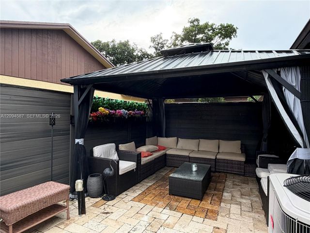 520 NW 46th Street, Deerfield Beach, FL 33064