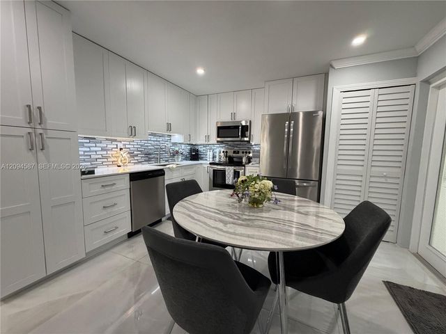 520 NW 46th Street, Deerfield Beach, FL 33064
