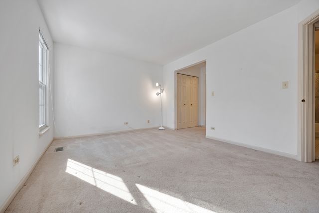 171 Old Oak Court W, Buffalo Grove, IL 60089