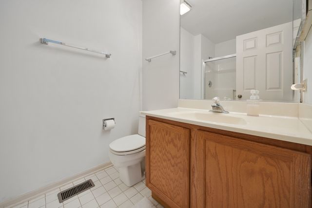 171 Old Oak Court W, Buffalo Grove, IL 60089