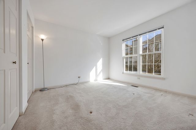 171 Old Oak Court W, Buffalo Grove, IL 60089