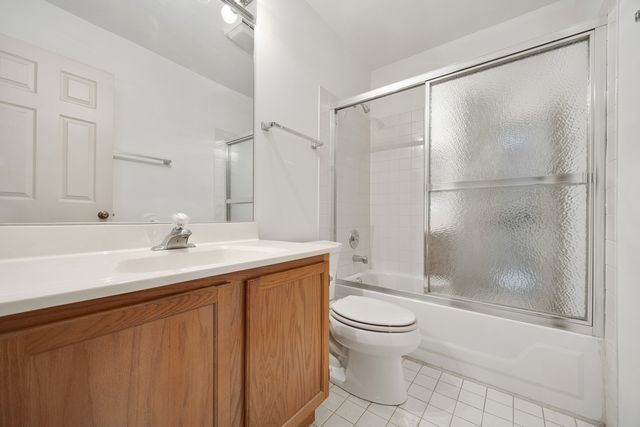 171 Old Oak Court W, Buffalo Grove, IL 60089