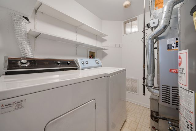 171 Old Oak Court W, Buffalo Grove, IL 60089