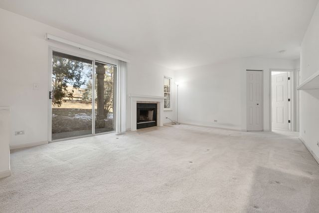 171 Old Oak Court W, Buffalo Grove, IL 60089