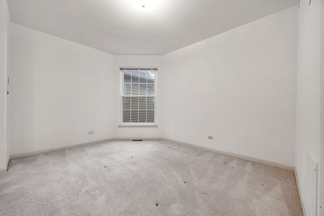 171 Old Oak Court W, Buffalo Grove, IL 60089