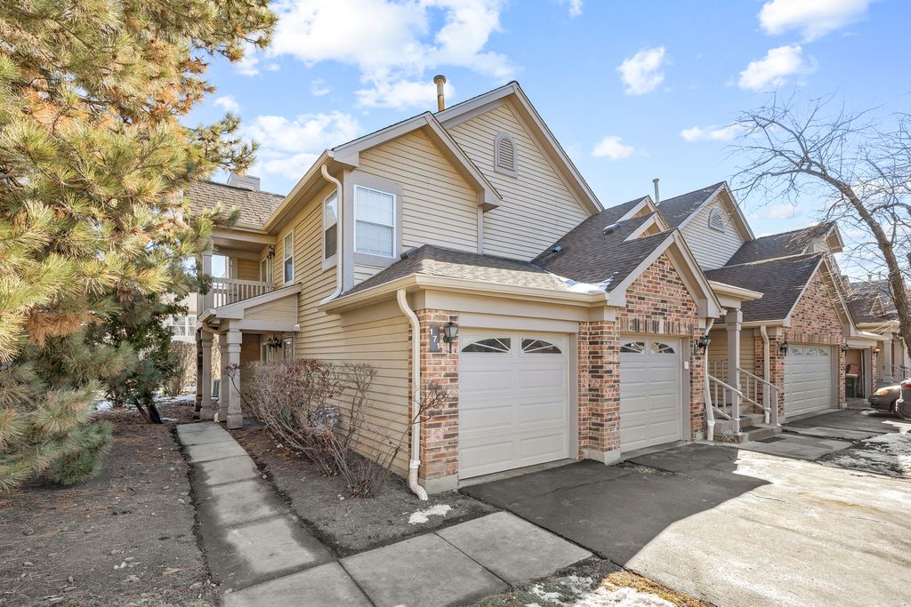171 Old Oak Court W, Buffalo Grove, IL 60089