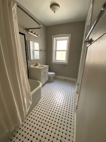 3528 N Reta Avenue 3, Chicago, IL 60657
