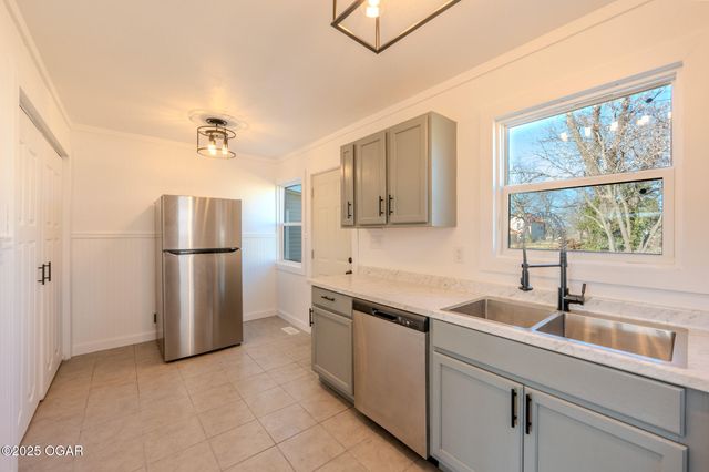 406 Maple Street, Greenfield, MO 65661