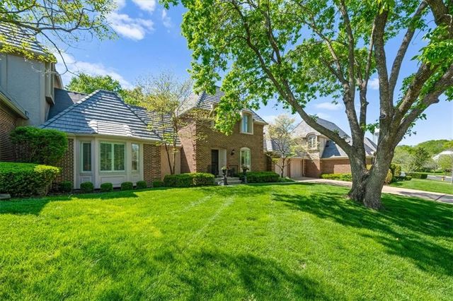 4 Le Mans Court, Prairie Village, KS 66208
