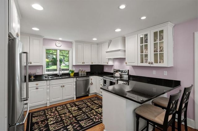 4 Le Mans Court, Prairie Village, KS 66208