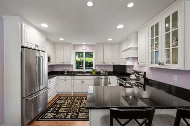 4 Le Mans Court, Prairie Village, KS 66208