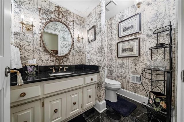 4 Le Mans Court, Prairie Village, KS 66208