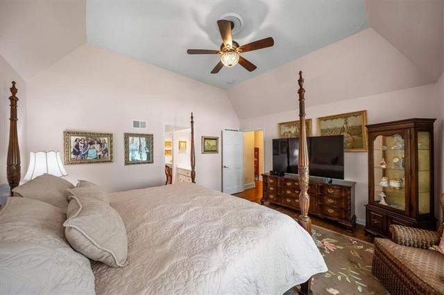 4 Le Mans Court, Prairie Village, KS 66208