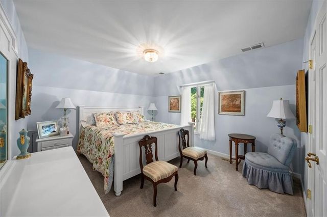 4 Le Mans Court, Prairie Village, KS 66208
