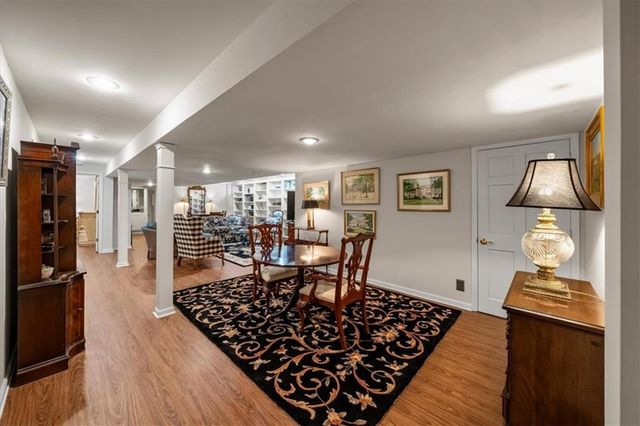 4 Le Mans Court, Prairie Village, KS 66208