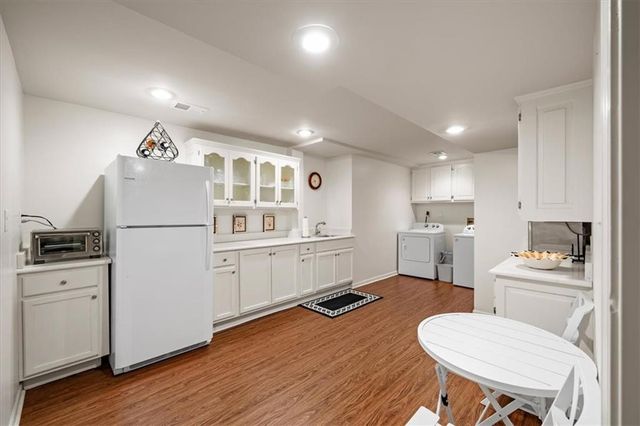 4 Le Mans Court, Prairie Village, KS 66208
