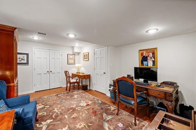 4 Le Mans Court, Prairie Village, KS 66208