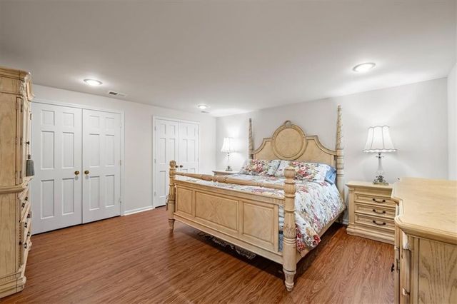 4 Le Mans Court, Prairie Village, KS 66208