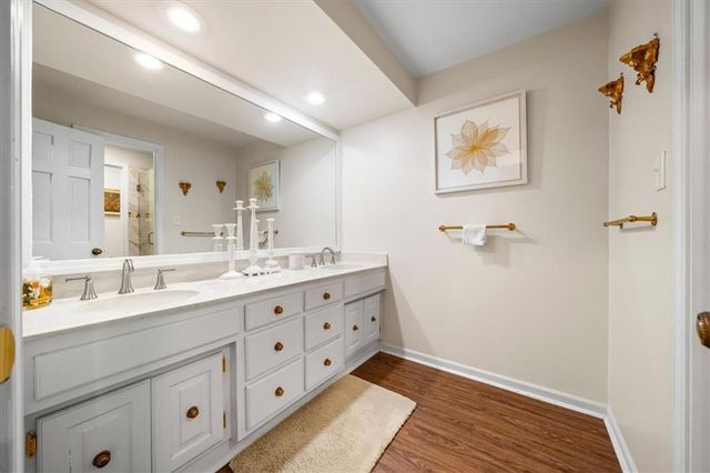 4 Le Mans Court, Prairie Village, KS 66208