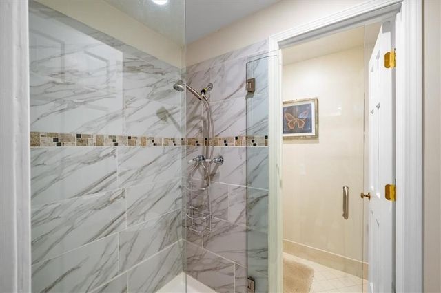 4 Le Mans Court, Prairie Village, KS 66208