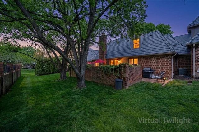 4 Le Mans Court, Prairie Village, KS 66208