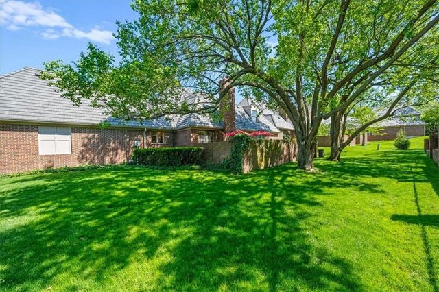 4 Le Mans Court, Prairie Village, KS 66208